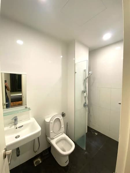 Service Residence for Rent at Reizz Residence - Kew . - Bathroom - PropertyGuru.com.my