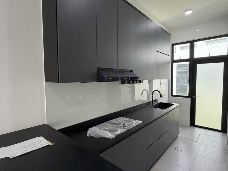 Rumah Teres 2 Tingkat untuk Disewa di Taman Mount Austin (Tebrau) - Andy Heng - Kitchen - PropertyGuru.com.my
