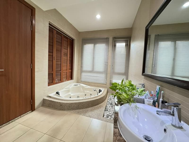 Rumah Berkembar untuk Dijual di Bukit Jelutong (Shah Alam) - Khairol Awang - PropertyGuru.com.my