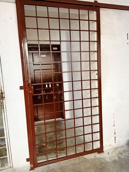 Apartment for Sale at Golden Height (Taman Mas) - Maznee Realtor - Entrance - PropertyGuru.com.my