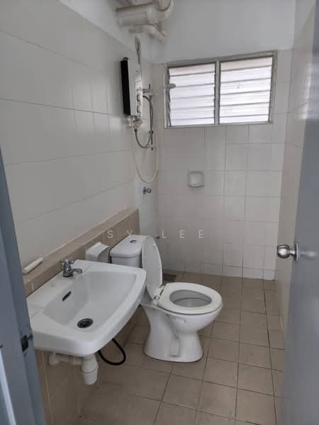 Pangsapuri untuk Disewa di Suria Permai - SY Lee - Bathroom - PropertyGuru.com.my