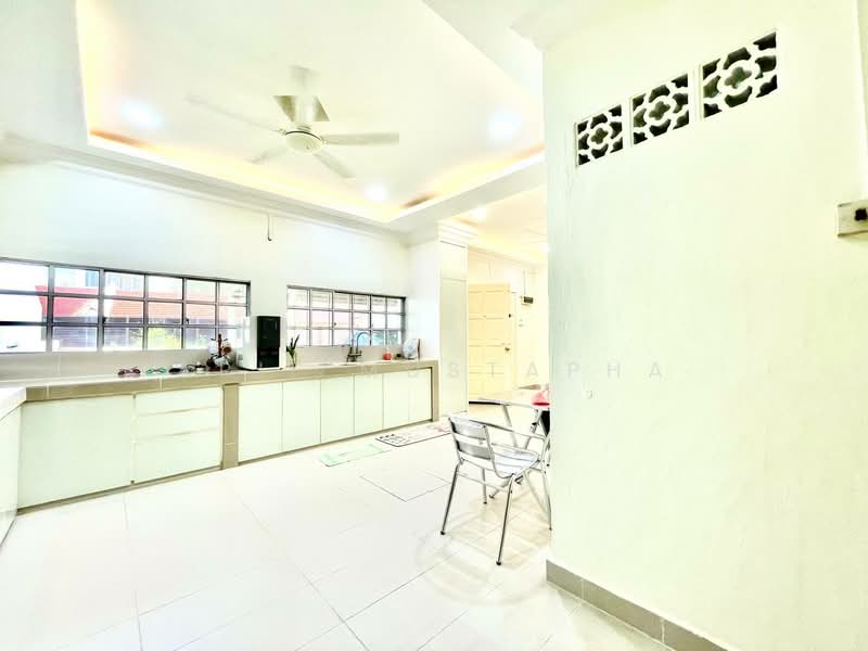 2-storey Terraced House for Sale in Seksyen 1a (Petaling Jaya) - Arif Mustapha - Kitchen - PropertyGuru.com.my