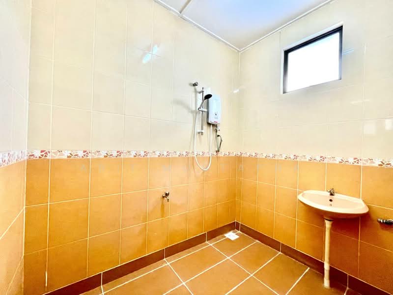 2-storey Terraced House for Sale in Seksyen 1a (Petaling Jaya) - Arif Mustapha - Bathroom - PropertyGuru.com.my