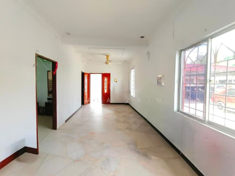1-storey Terraced House for Sale in Taman Sri Intan (Kajang) - Laila Zain - Living Room - PropertyGuru.com.my