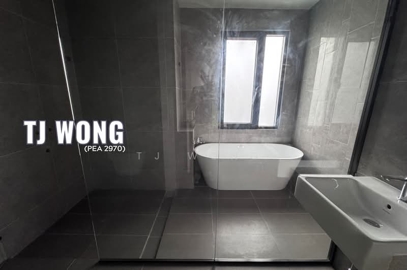 Rumah Teres 2 Tingkat untuk Dijual di Kota Kinabalu (Sabah) - TJ Wong - Master Bathroom - PropertyGuru.com.my