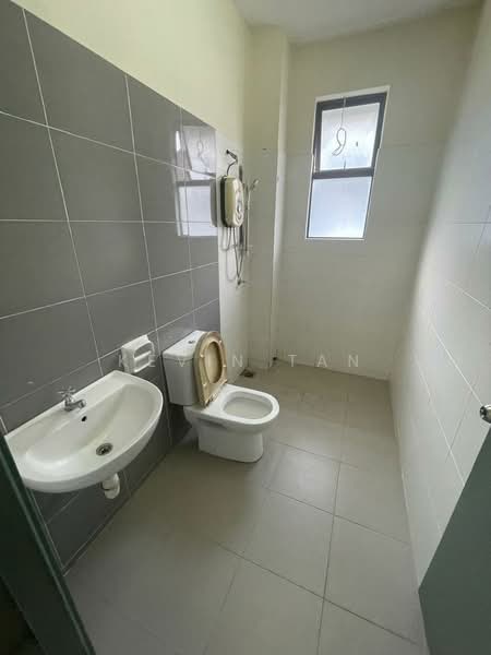 2-storey Terraced House for Sale in Lakeside Residences (Puchong) - Kevin Tan - Bathroom - PropertyGuru.com.my