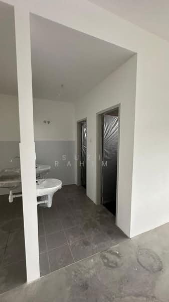 Shop for Rent in Semenyih (Selangor) - Suzi Rahim - Bathroom - PropertyGuru.com.my