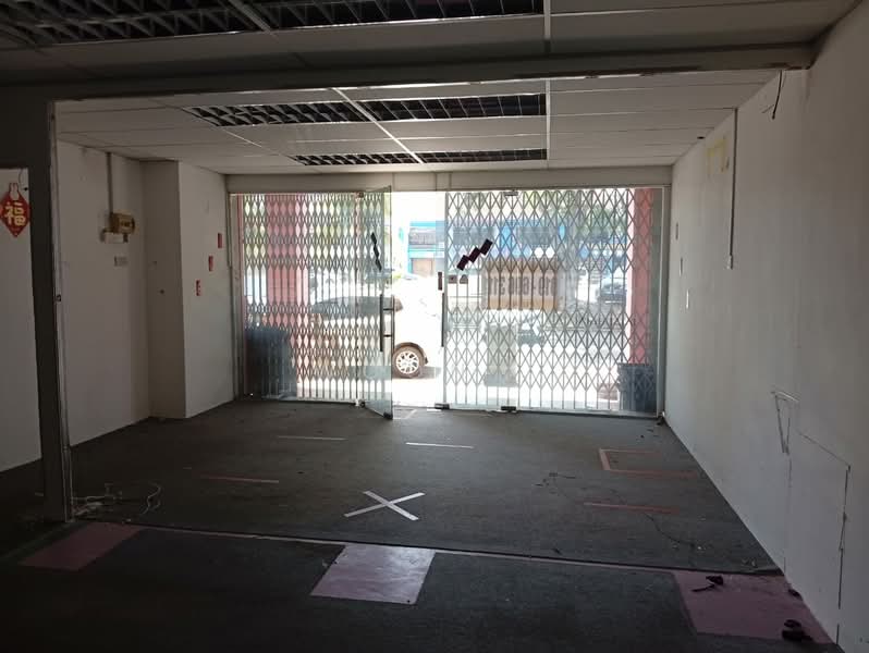 Shop for Sale in Taman Cheng Permai (Cheng) - Woon . - Entrance - PropertyGuru.com.my