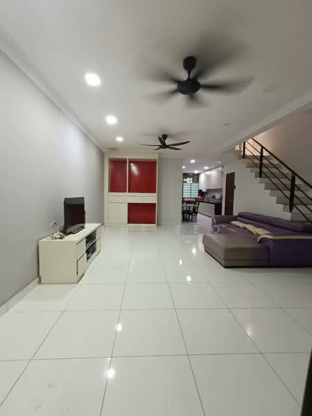 Rumah Teres 2 Tingkat untuk Disewa di Taman Bestari Indah (Ulu Tiram) - June Teo - Living Room - PropertyGuru.com.my