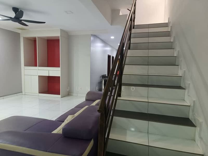 Rumah Teres 2 Tingkat untuk Disewa di Taman Bestari Indah (Ulu Tiram) - June Teo - Living Room - PropertyGuru.com.my