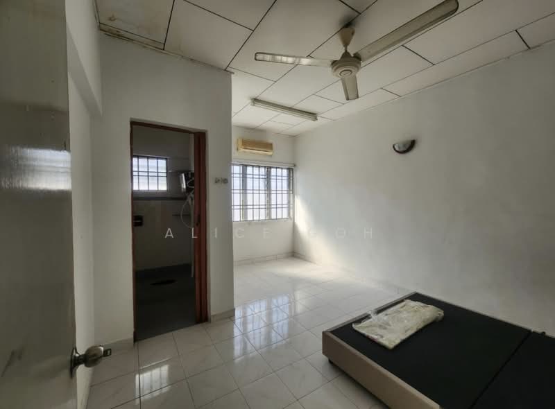 Flat for Rent at Taman Bukit Mewah - Alice Goh - Bedroom - PropertyGuru.com.my