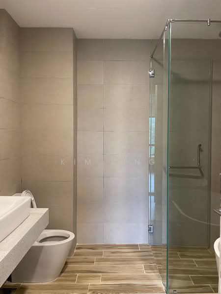 Servis Apartment untuk Disewa di Hampton Height Damansara - Kim Ling - Master Bathroom - PropertyGuru.com.my