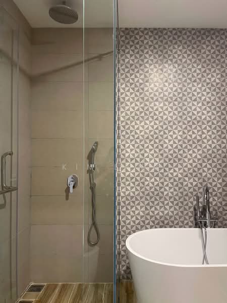 Servis Apartment untuk Disewa di Hampton Height Damansara - Kim Ling - Master Bathroom - PropertyGuru.com.my