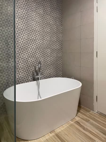 Servis Apartment untuk Disewa di Hampton Height Damansara - Kim Ling - Master Bathroom - PropertyGuru.com.my