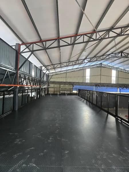 Gudang untuk Disewa di Kampung Baru Salak Selatan (Salak South) - Stanley Long - Gym - PropertyGuru.com.my