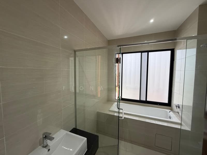 Rumah Berkembar untuk Disewa di Telok Panglima Garang (Selangor) - Fiona Lee - Bathroom - PropertyGuru.com.my