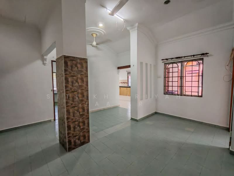 1.5-storey Terraced House for Sale in Seksyen 28, Taman Alam Megah (Shah Alam) - SITI KHAIRIYAH JAAFAR - Living Room - PropertyGuru.com.my