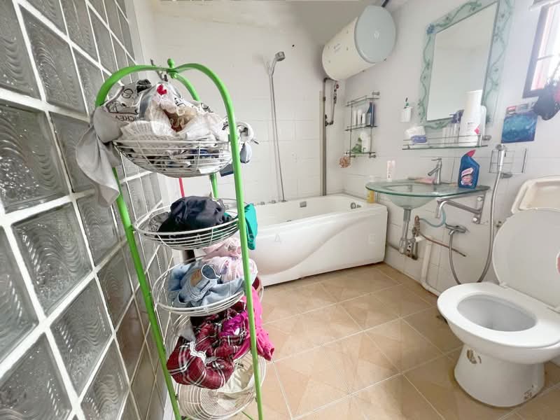 Service Residence for Sale at The Embassy (Bangunan Duta Impian) - Sausa Lee - Bathroom - PropertyGuru.com.my
