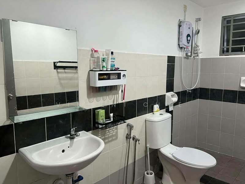 Servis Apartment untuk Dijual di Koi Kinrara - Vincent Chye - Bathroom - PropertyGuru.com.my