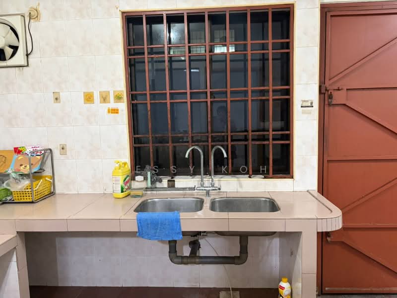 Rumah Teres 2 Tingkat untuk Disewa di Taman Mount Austin (Tebrau) - Jessy Koh - Kitchen - PropertyGuru.com.my