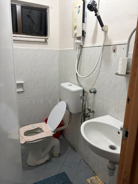 Rumah Teres 2 Tingkat untuk Disewa di Taman Mount Austin (Tebrau) - Jessy Koh - Bathroom - PropertyGuru.com.my