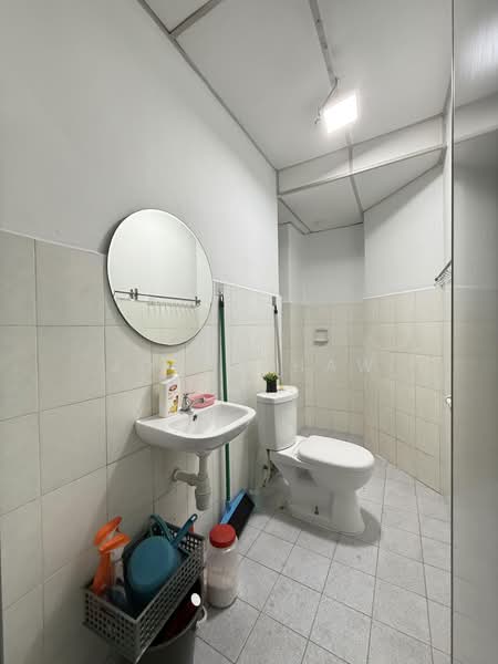 Pangsapuri untuk Disewa di Jalil Damai Apartments - John Khaw - Bathroom - PropertyGuru.com.my