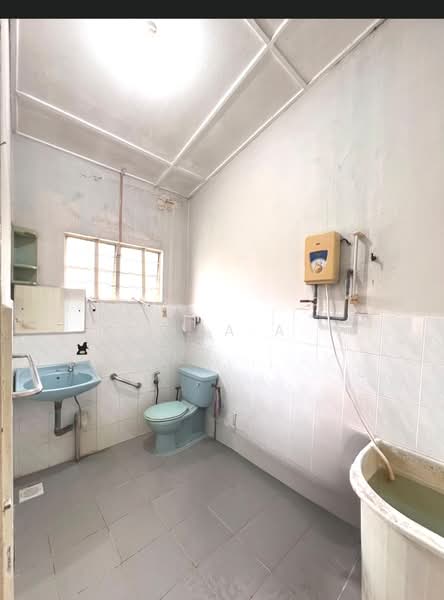Rumah Banglo untuk Dijual di Seksyen 12 (Petaling Jaya) - Lina A - Bathroom - PropertyGuru.com.my