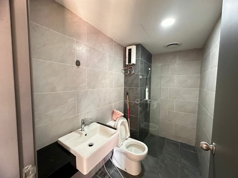 Servis Apartment untuk Disewa di Emporis - Owen Loke - Bathroom - PropertyGuru.com.my