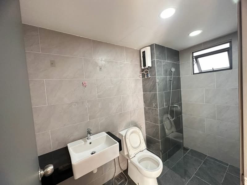 Servis Apartment untuk Disewa di Emporis - Owen Loke - Bathroom - PropertyGuru.com.my