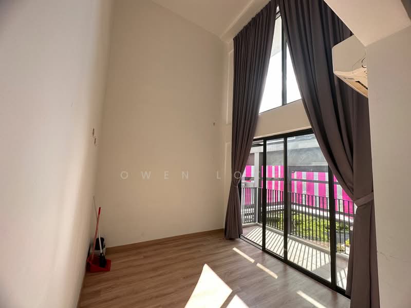 Servis Apartment untuk Disewa di Emporis - Owen Loke - Balcony - PropertyGuru.com.my