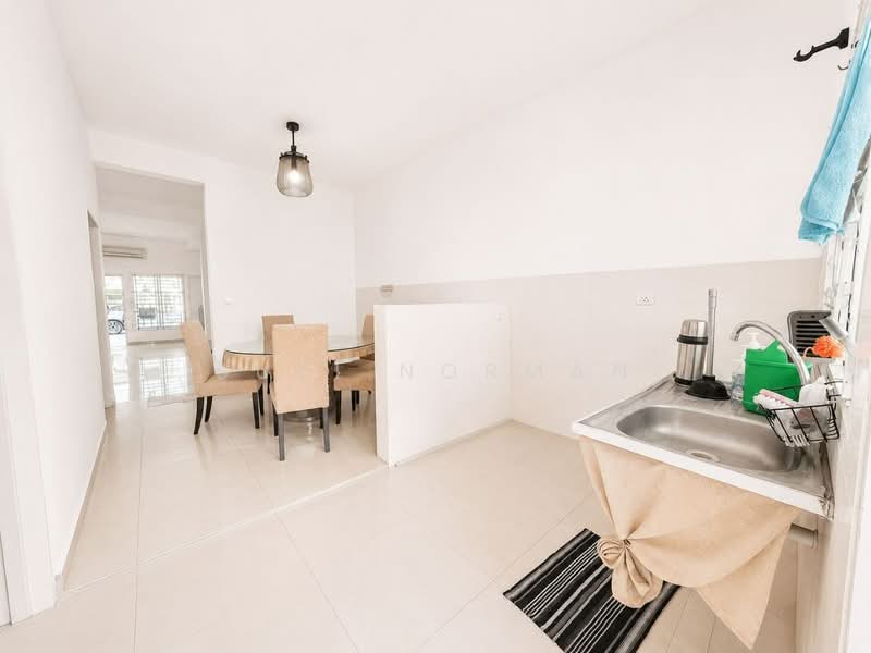 2-storey Terraced House for Sale in Bandar Seri Impian (Kluang) - Sufi Norman - Kitchen - PropertyGuru.com.my