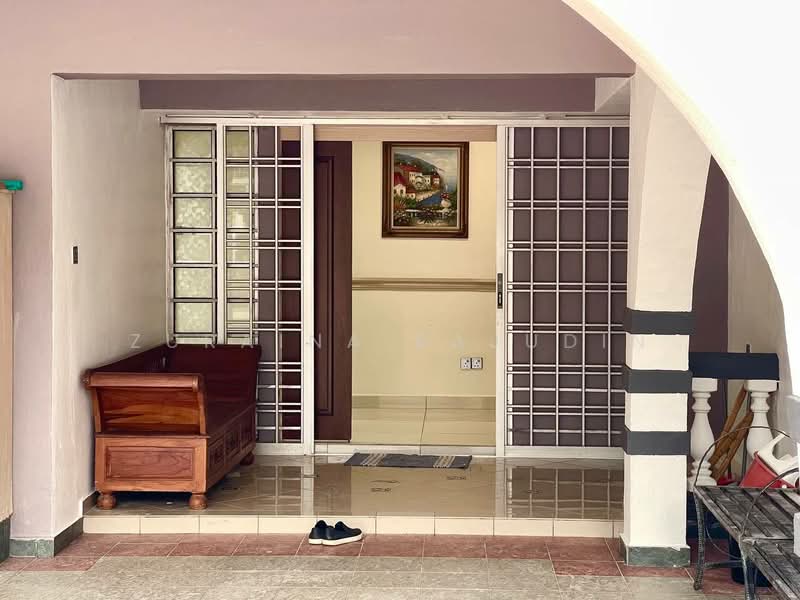 Rumah Berkembar untuk Dijual di Seksyen 9 (Shah Alam) - Zuraina Rajudin - Entrance - PropertyGuru.com.my