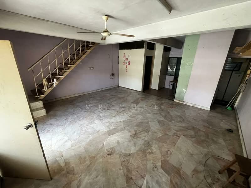 Rumah Teres 2 Tingkat untuk Dijual di Taman Ipoh Jaya (Ipoh) - Mr Chee - Living Room - PropertyGuru.com.my