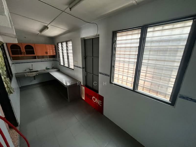 Rumah Teres 2 Tingkat untuk Dijual di Taman Ipoh Jaya (Ipoh) - Mr Chee - Kitchen - PropertyGuru.com.my