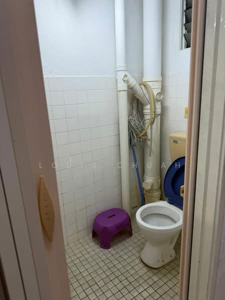 Pangsapuri untuk Disewa di Bukit Jambul Indah Apartment - Louis Chuah - Bathroom - PropertyGuru.com.my