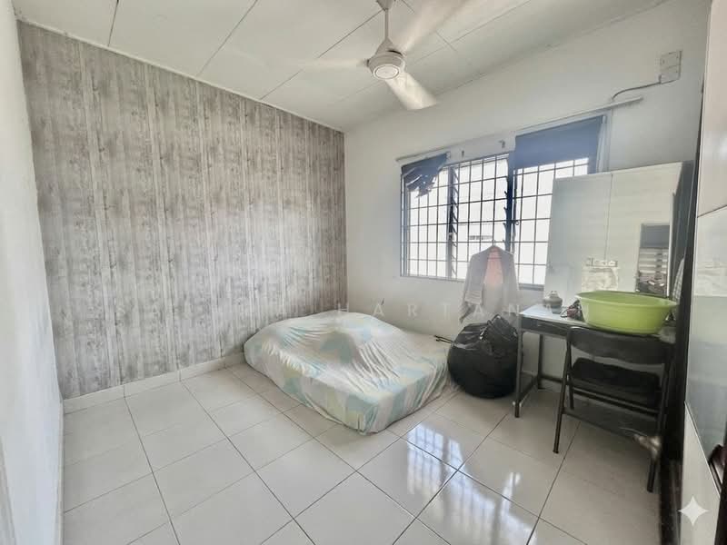 Rumah Flat untuk Dijual di Pangsapuri Seri Tanjung - Sariza Hartanah - Bedroom - PropertyGuru.com.my