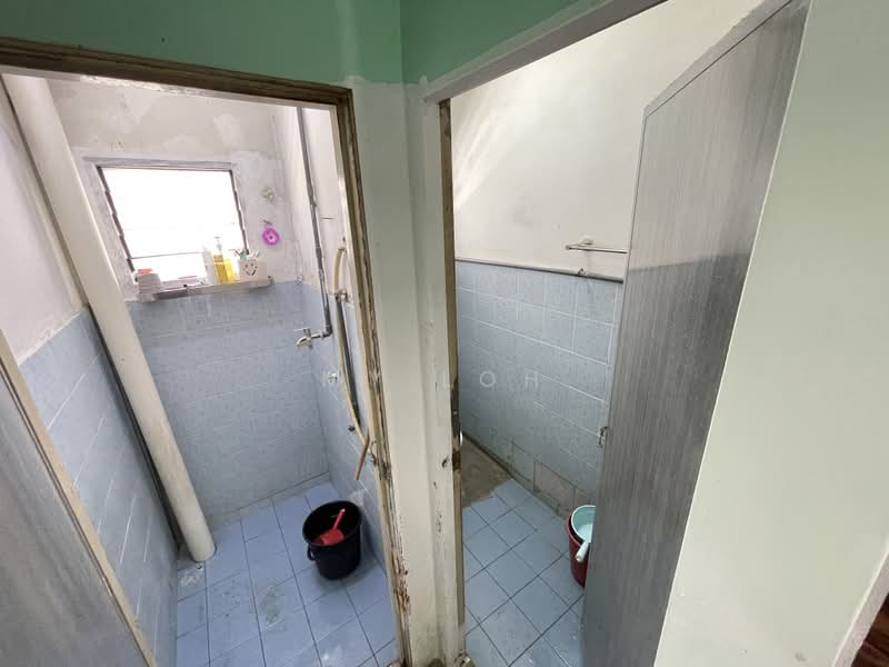 Rumah Berkembar untuk Dijual di Taman Selayang Mutiara (Selayang) - MY Loh - Bathroom - PropertyGuru.com.my