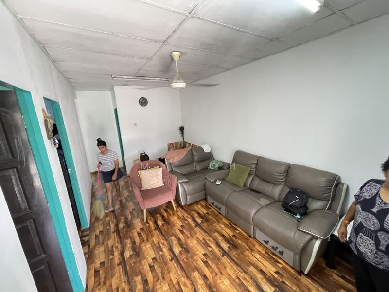 Rumah Berkembar untuk Dijual di Taman Selayang Mutiara (Selayang) - MY Loh - Living Room - PropertyGuru.com.my