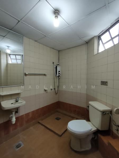 Kondominium untuk Dijual di Fajar Ria @ Pantai - Nadia Rahim - Bathroom - PropertyGuru.com.my