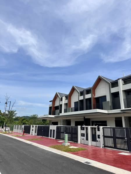 Rumah Teres 2 Tingkat untuk Dijual di Puchong (Selangor) - Lewis Tam - Exterior - PropertyGuru.com.my