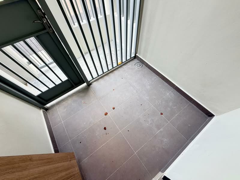 Rumah Teres 2 Tingkat untuk Dijual di Puchong (Selangor) - Lewis Tam - Entrance - PropertyGuru.com.my