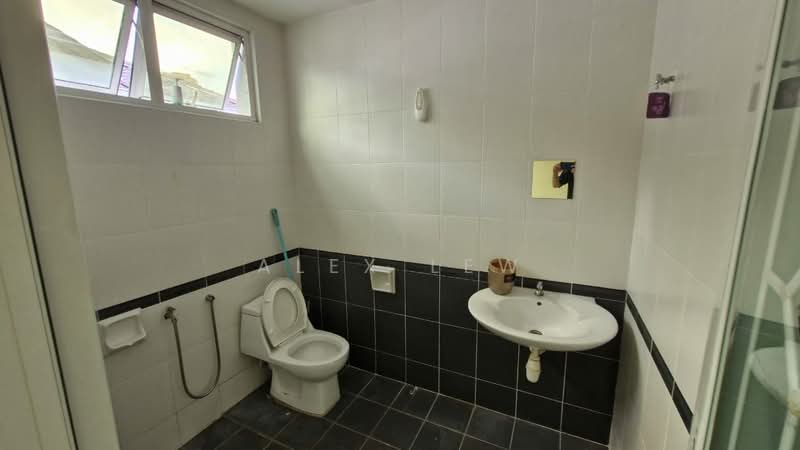 Rumah Berkembar untuk Dijual di Bandar Mahkota Cheras (Cheras) - Alex Lew - Bathroom - PropertyGuru.com.my