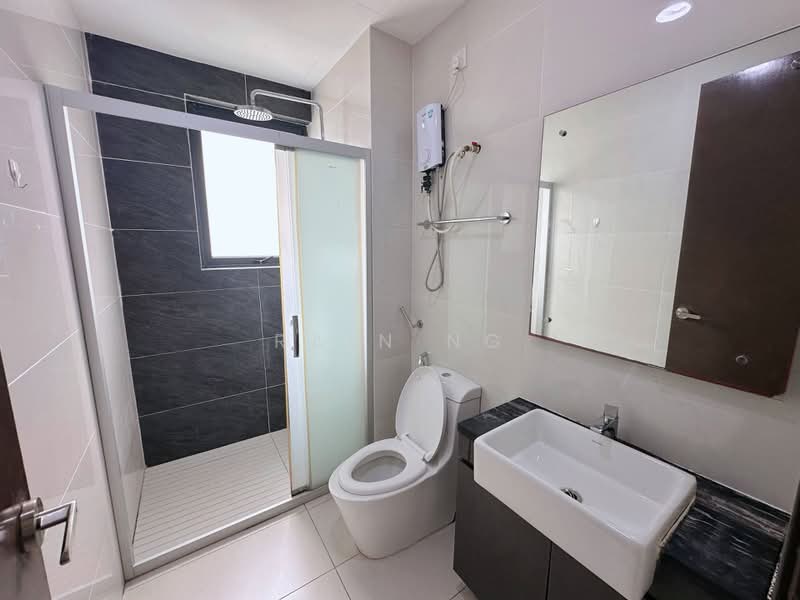 Condominium for Sale at Bay Point @ Country Garden Danga Bay - Rain Ng - Bathroom - PropertyGuru.com.my