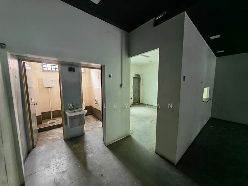 Shop for Rent in Taman Kota Laksamana Jaya (Melaka City) - Wesley Tan - Bathroom - PropertyGuru.com.my