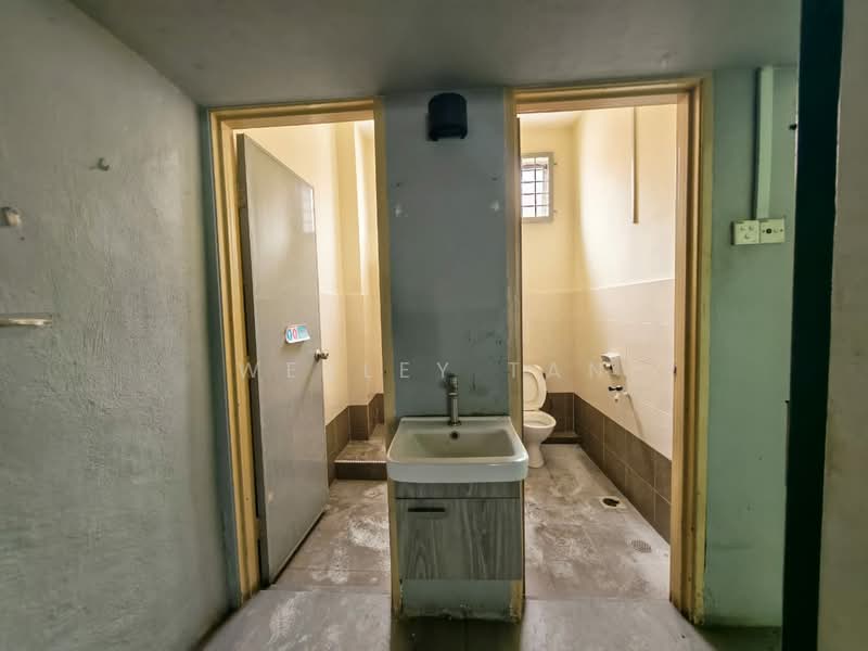 Shop for Rent in Taman Kota Laksamana Jaya (Melaka City) - Wesley Tan - Bathroom - PropertyGuru.com.my