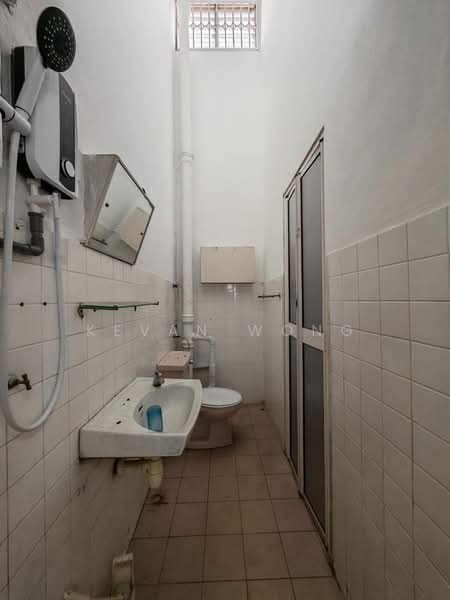 Rumah Teres 2 Tingkat untuk Dijual di Taman Sri Gombak (Gombak) - Kevan Wong - Bathroom - PropertyGuru.com.my