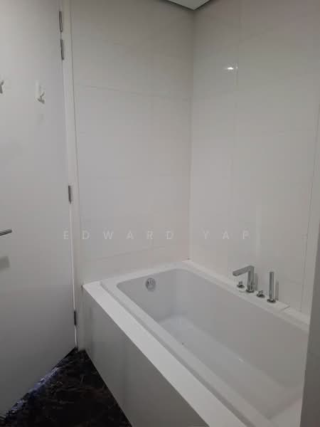 Kediaman Servis untuk Dijual di Arcoris Residences - Edward Yap - Bathroom - PropertyGuru.com.my