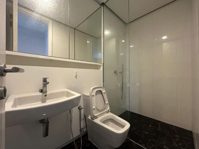 Kediaman Servis untuk Dijual di Arcoris Residences - Edward Yap - Bathroom - PropertyGuru.com.my