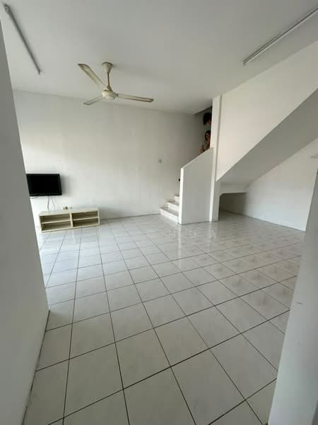 Rumah Bandar untuk Disewa di Taman Sinaran (Balakong) - JS CHUA - Living Room - PropertyGuru.com.my