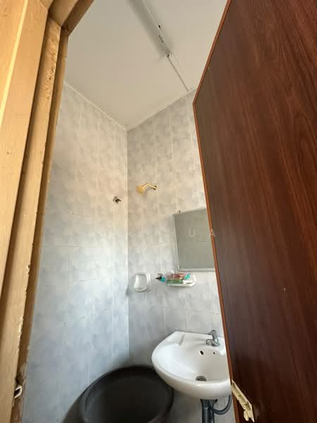 Rumah Bandar untuk Disewa di Taman Sinaran (Balakong) - JS CHUA - Bathroom - PropertyGuru.com.my